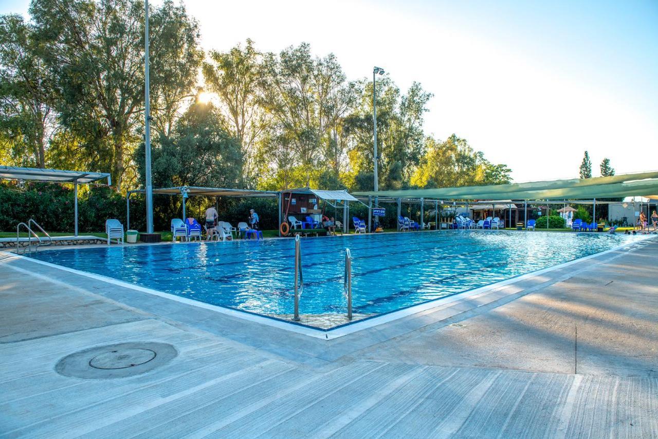 כפר הנופש קיבוץ גדות Kibbutz Gadot Galilean Resort Bagian luar foto