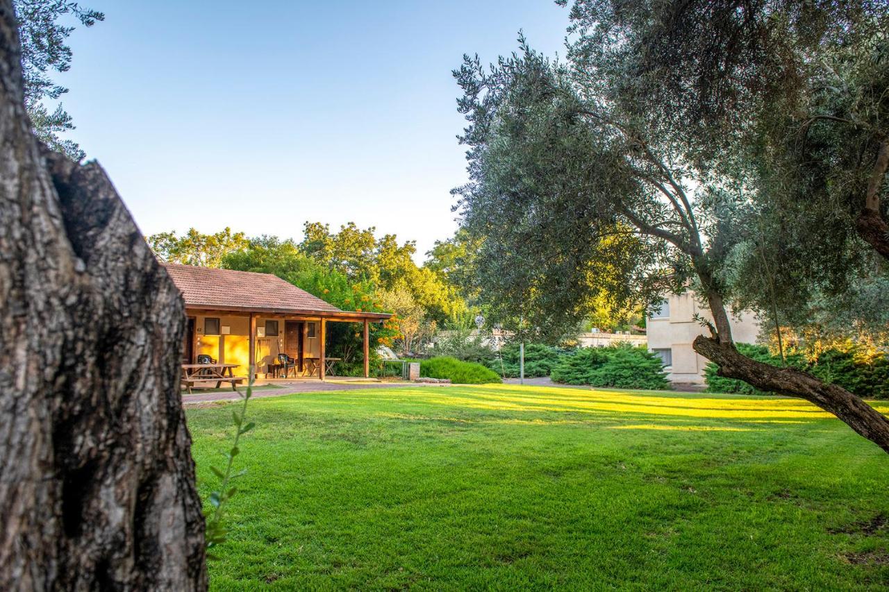 כפר הנופש קיבוץ גדות Kibbutz Gadot Galilean Resort Bagian luar foto