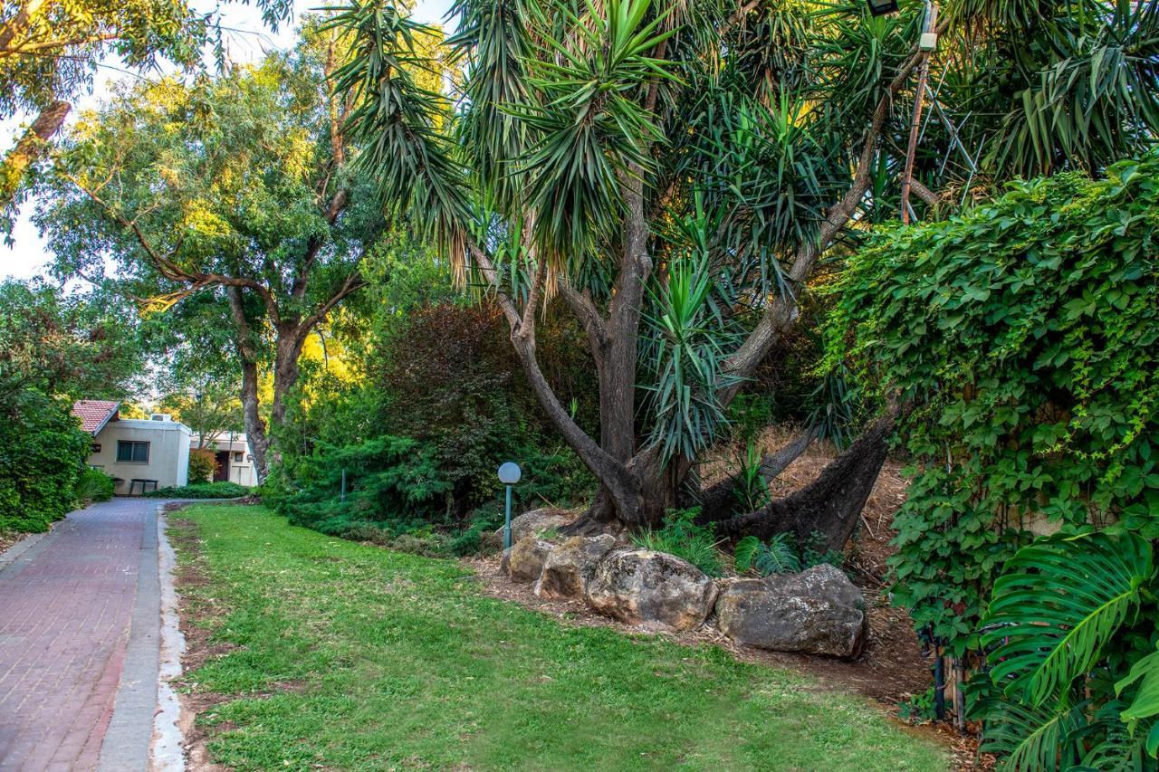 כפר הנופש קיבוץ גדות Kibbutz Gadot Galilean Resort Bagian luar foto