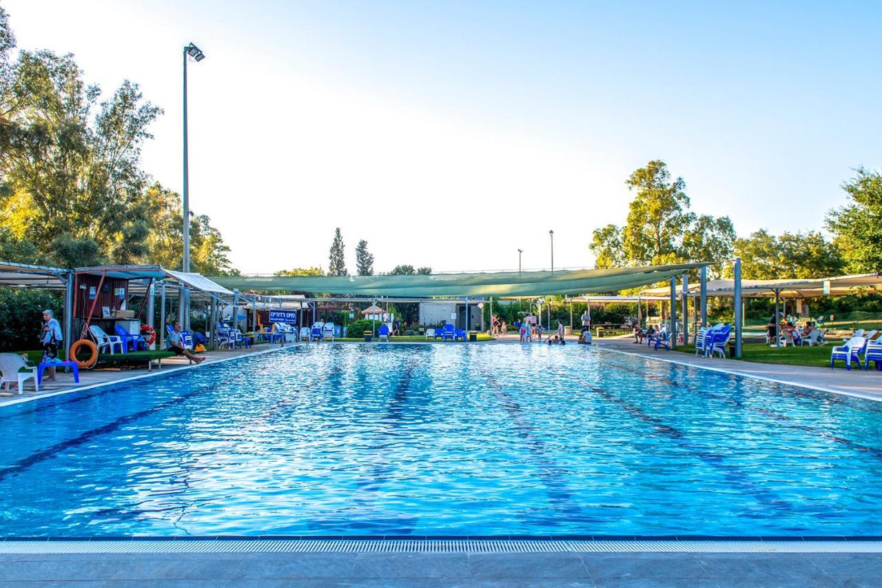 כפר הנופש קיבוץ גדות Kibbutz Gadot Galilean Resort Bagian luar foto