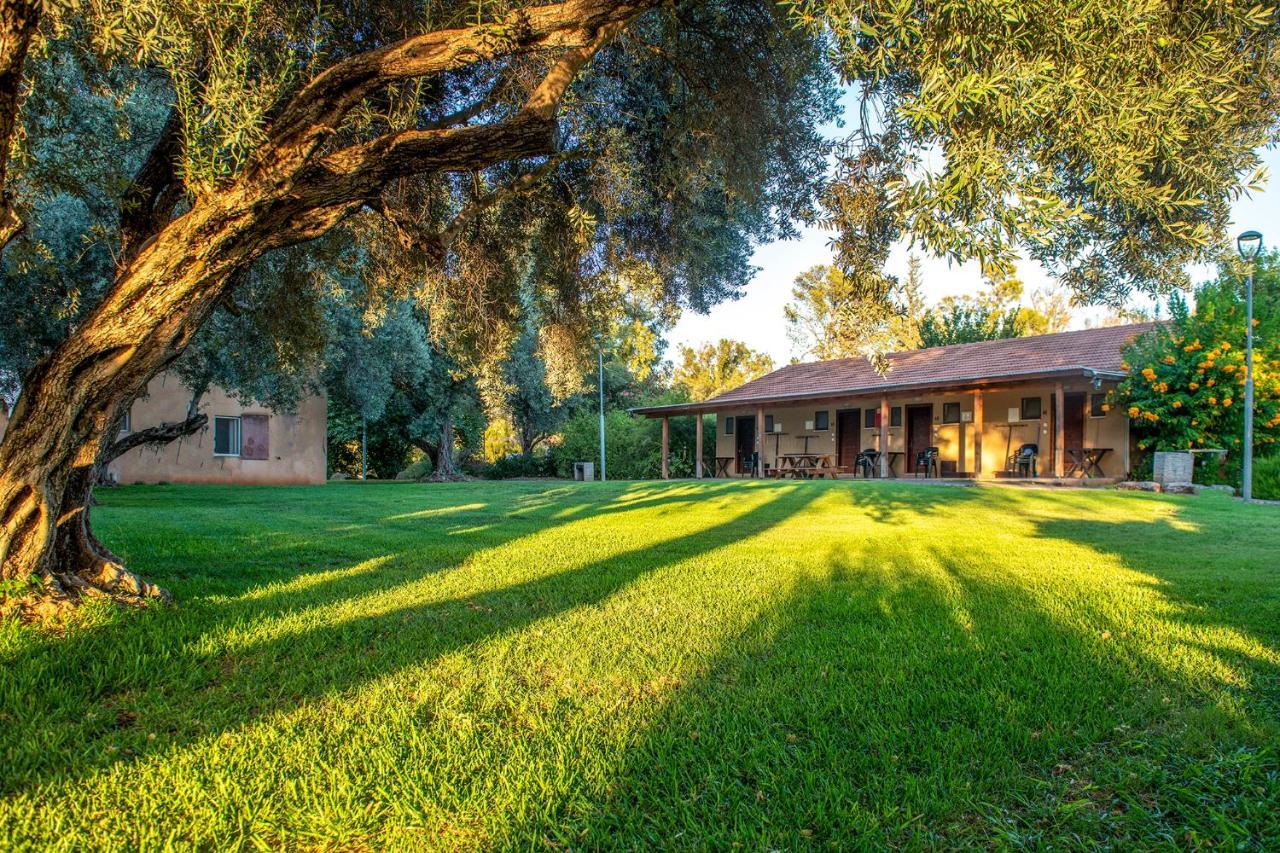 כפר הנופש קיבוץ גדות Kibbutz Gadot Galilean Resort Bagian luar foto