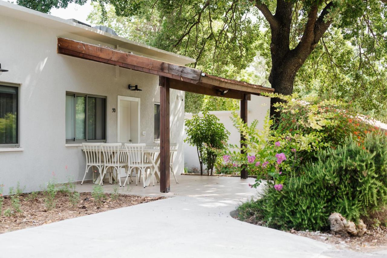 כפר הנופש קיבוץ גדות Kibbutz Gadot Galilean Resort Bagian luar foto