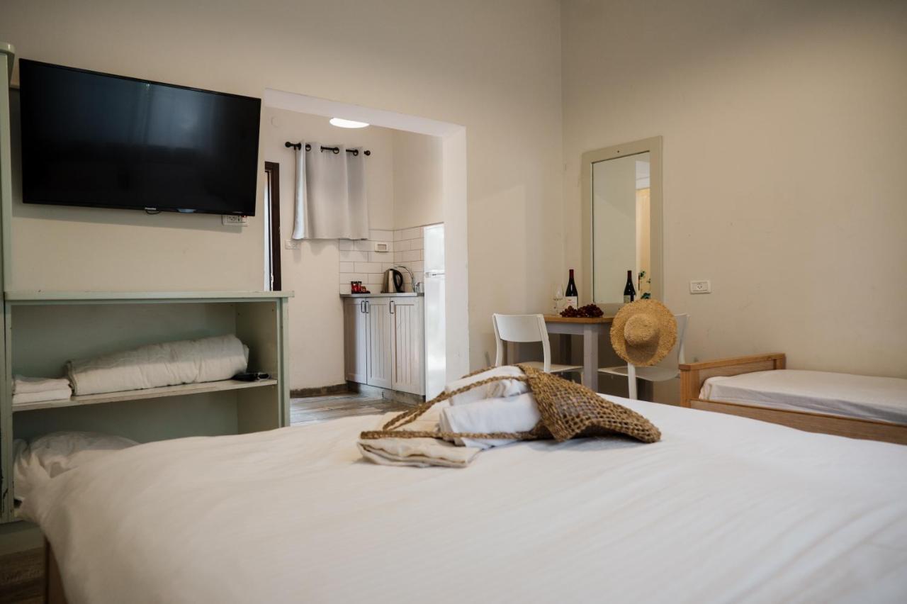 כפר הנופש קיבוץ גדות Kibbutz Gadot Galilean Resort Bagian luar foto